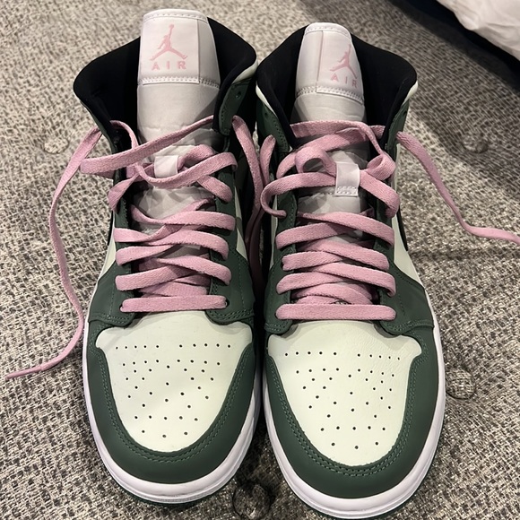 New, Never worn, Air Jordan 1 Mid SE Sneakers. Green with Pink Laces! - Picture 2 of 3